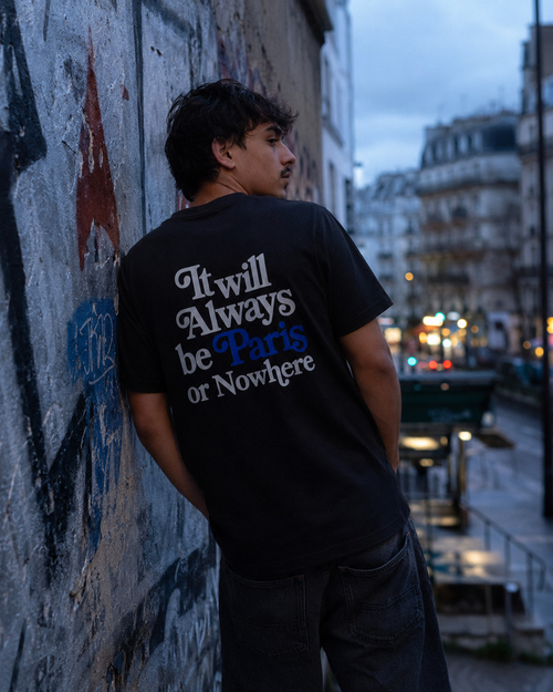Tee porte, mur de graff dans une rue de Paris